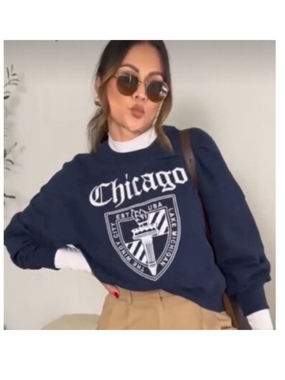 Abercrombie & Fitch Soft A&F
Collection Chicago Crewneck
Sweatshirt M